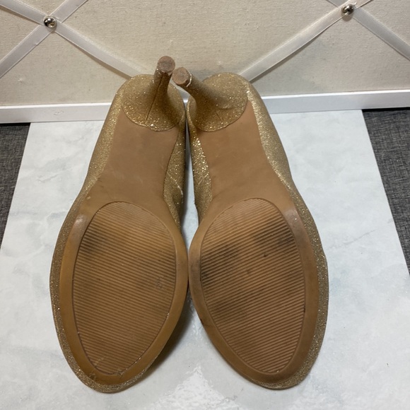 Glittery (s8.5M) Light Yellow Gold Heels - Picture 7 of 7